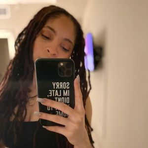 Meet your Posher, Adrienne